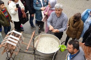 Bursa'daki tarihi handa kozaları ipliğe d&ouml;n&uuml;şt&uuml;rd&uuml;, g&ouml;renler hayran kaldı