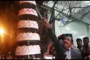 6'ncı kez muhtar se&ccedil;ilince bakın ne yaptı