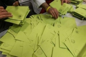 AK Parti 39 il&ccedil;ede oyların yeniden sayılmasını istedi