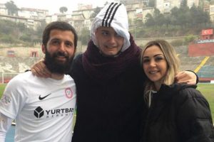 Takım kaptanı galibiyeti kardeşiyle kutladı