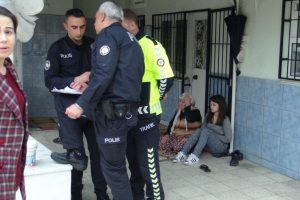 Elleri ve ayakları bağlanarak &ouml;ld&uuml;r&uuml;ld&uuml;