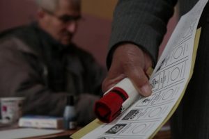 Se&ccedil;menden "İstanbul'da se&ccedil;im tekrarı istiyor musunuz?" sorusuna yanıt