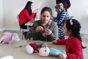 L&ouml;semili &ccedil;ocuklar i&ccedil;in organik oyuncak &uuml;retiyorlar