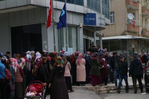 2 bin 890 kişilik ge&ccedil;ici iş i&ccedil;in uzun kuyruklar oluştu