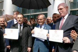 Eskişehir'de B&uuml;y&uuml;kerşen, Kurt ve Ata&ccedil; mazbatalarını aldı