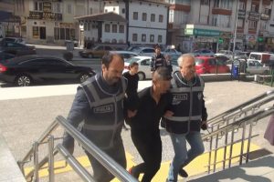 5 camiden diz&uuml;st&uuml; bilgisayar ve para hırsızlığında ş&uuml;pheli yakalandı