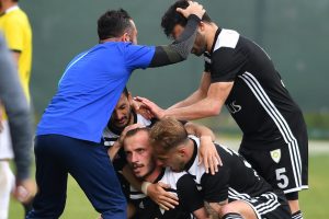 Manisa B&uuml;y&uuml;kşehir Belediyespor'da y&uuml;zler g&uuml;l&uuml;yor