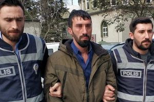 Giysinin etiketini kesme bahanesiyle aldığı bı&ccedil;akla &ouml;ld&uuml;rd&uuml;