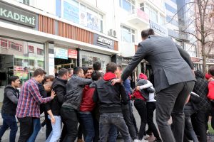 Kavga ihbarına giden polisler bakın ne ile karşılaştılar!