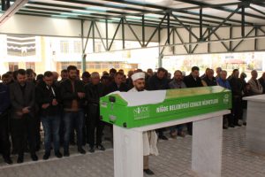Ağabeyi tarafından &ouml;ld&uuml;r&uuml;len Iraklı gen&ccedil; kız toprağa verildi
