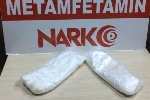 451 gram metamfetaminle yakalanan ş&uuml;pheli tutuklandı