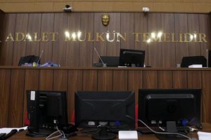 Eski emniyet m&uuml;d&uuml;rlerinin yakınlarının yargılandığı FET&Ouml; davasında karar