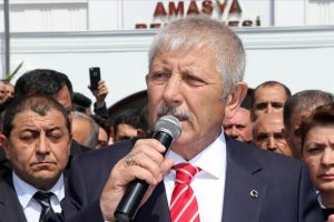 Belediye başkanı birim m&uuml;d&uuml;rlerinin makam ara&ccedil;larını kaldırdı