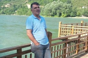 Lisenin g&uuml;venlik g&ouml;revlisi, iki kız &ouml;ğrenciye tacizden tutuklandı