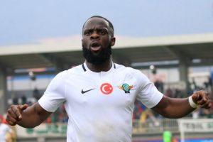 Ege derbisini kazanan Akhisarspor pes etmeyecek
