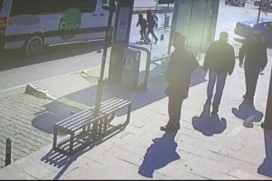 Korkun&ccedil; kaza: Anne ile oğlu metrelerce s&uuml;r&uuml;klendi