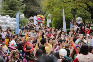 1,5 milyon kişi Portakal &Ccedil;i&ccedil;eği Karnavalı'yla coştu
