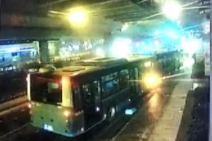 24 kişinin yaralandığı kaza kameralara yansıdı