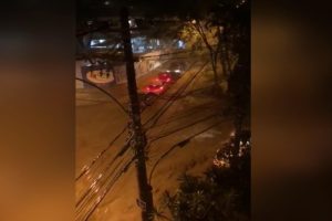 Rio'yu sel vurdu! Bir&ccedil;ok ev ve iş yerini su bastı