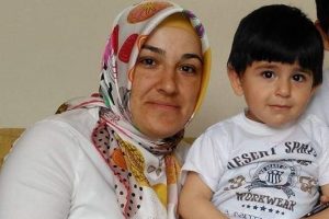 Bursa'da misket yutan minik Berat, annesinin m&uuml;dahalesiyle hayata tutundu