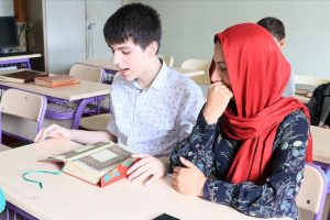 Kur'an'ı ezbere okuyan otizmli gen&ccedil; hafız oldu
