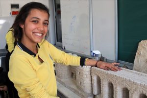 Geleceğin sanat&ccedil;ılarına uygulamalı eğitim