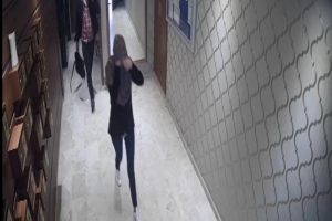100 bin liralık ziynet eşyası &ccedil;alan kadın kıskıvrak yakalandı