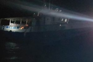 51 d&uuml;zensiz g&ouml;&ccedil;men, tekneleri karaya oturunca yakalandı