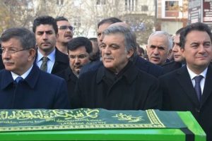 Takan: G&uuml;l 'Bir s&uuml;re daha bekleyin' dedi