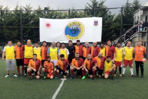 Galatasaray'ın eski futbolcuları Bursa'da mahkumlarla ma&ccedil; yaptı