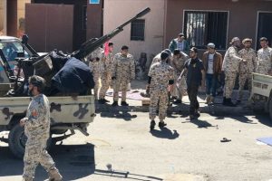 Trablus'taki hakimiyet savaşı havaalanları &uuml;zerinden y&uuml;r&uuml;t&uuml;l&uuml;yor