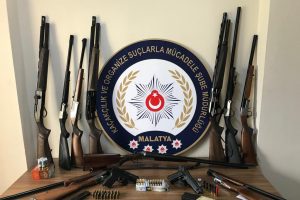 13 adrese eş zamanlı operasyon: 10 g&ouml;zaltı