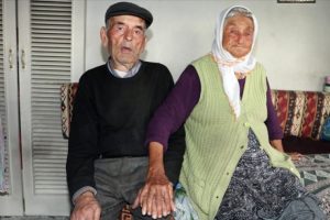 Acısı tatlısıyla 60 yıldır hayatı paylaşıyorlar...
