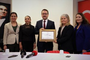 Başakşehir Belediye Başkanı Kartoğlu mazbatasını aldı