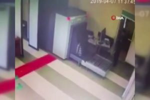 X-ray cihazından &ccedil;antasıyla ge&ccedil;ti