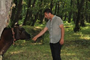 Bursa Milletvekili Sarıbal: S&uuml;t &uuml;reticisi sahipsiz bırakıldı