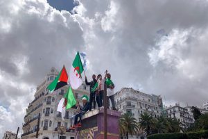 Cezayir halkı Abd&uuml;lkadir bin Salih'e de 'Hayır' dedi