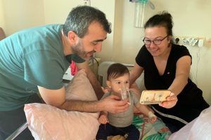 Kuzey bebek minik kalbi i&ccedil;in nakil bekliyor