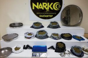 Gaziantep'te, 13 kilo esrar ele ge&ccedil;ti