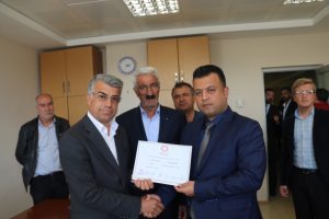 MHP'li Belediye Başkanı mazbatasını aldı