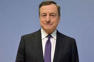 AMB Başkanı Draghi: Risk dengesi aşağı y&ouml;nl&uuml; hareket ediyor