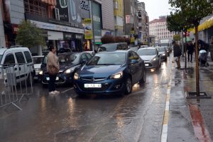 Yağmur vatandaşları hazırlıksız yakaladı