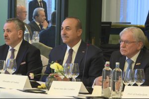 &Ccedil;avuşoğlu, T&uuml;rk ve Hollandalı iş insanları ile bir araya geldi