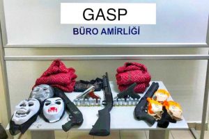 Akaryakıt istasyonunda pompalı t&uuml;fekli soygun kamerada
