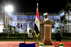 Sudan'da ordu y&ouml;netime el koydu...  "Beşir g&ouml;revi bıraktı"