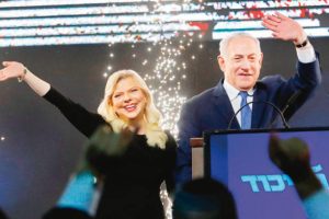 Netanyahu bir kez daha başbakanlığa yakın
