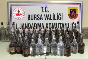 Bursa'da ka&ccedil;ak i&ccedil;ki operasyonu! Arabanın bagajında yakalandı