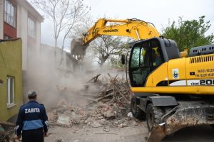 Bursa'da yıkım &ccedil;alışmaları s&uuml;r&uuml;yor