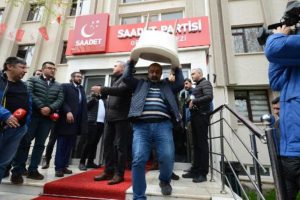 Saadet Partisi Genel Merkezi'nde tahliye başladı