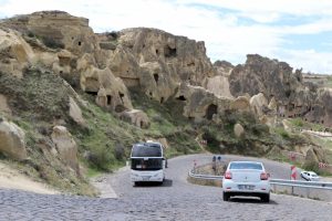 Kilisenin yıkılma tehlikesi nedeniyle G&ouml;reme-&Uuml;rg&uuml;p yolu trafiğe kapatılıyor